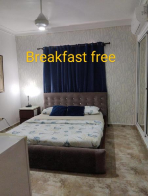 Nely y Pietro share apartment